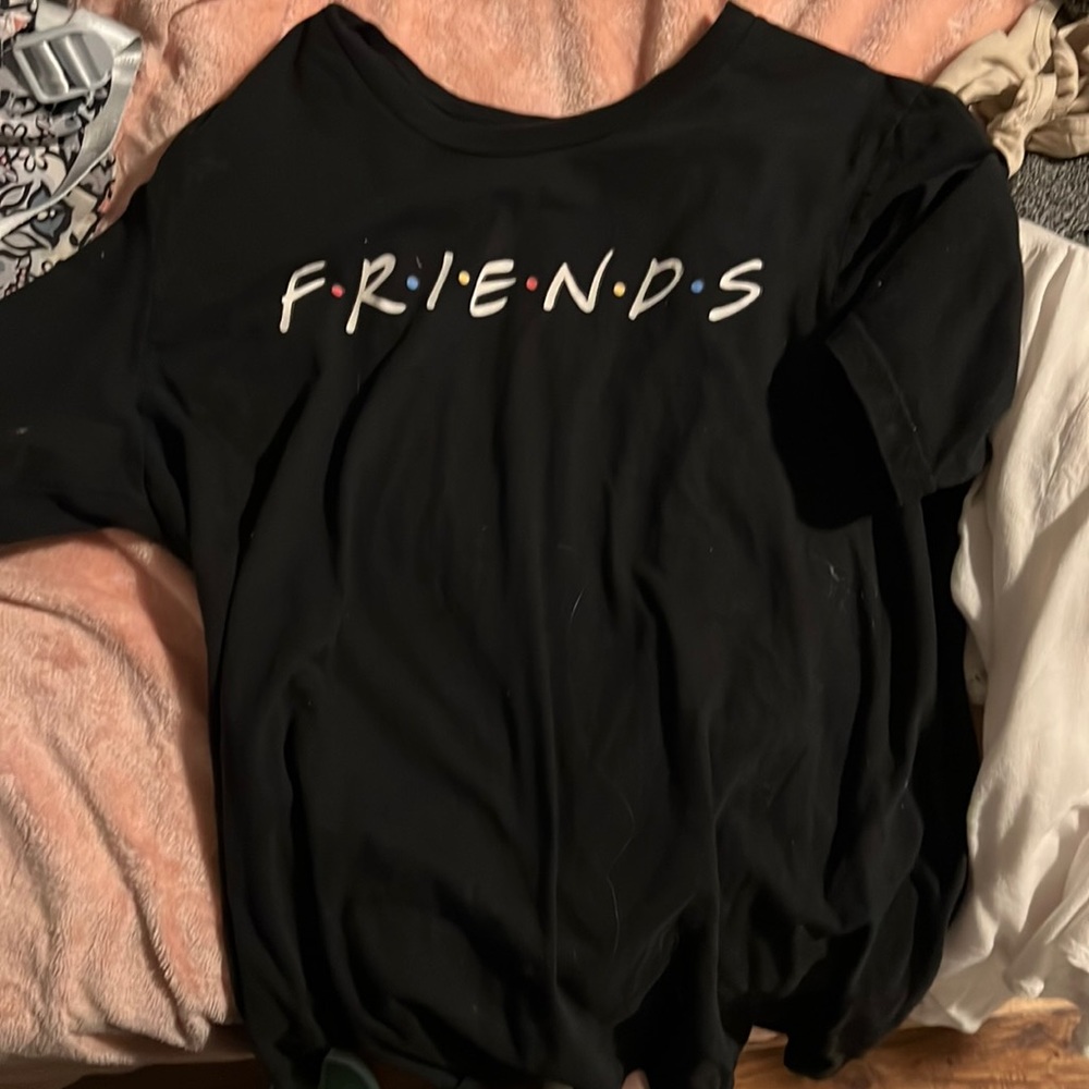 black friends tee